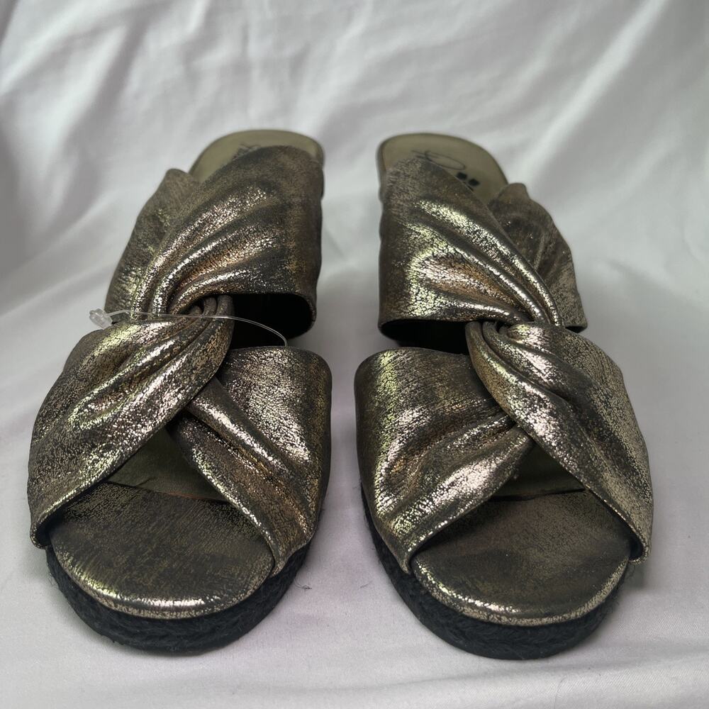 New ~Women's Patricia Nash Ricarda Gold Leather Wedge Slide Sandals Sz 7.5 US